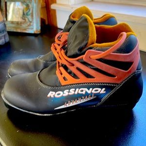 Rossignol Advantage cross country ski boots.